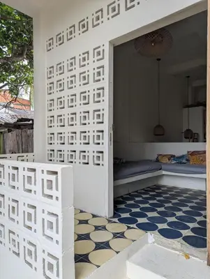 a room with a wall with a bed and a floor at Casa en el Mar in San Onofre