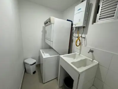 a small kitchen with a sink and a refrigerator at Apartamento Palmetto Eliptic ICDI in Cartagena de Indias