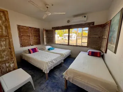 a room with two beds and a window at Casa de playa rústica en Tolú in San Silvestre