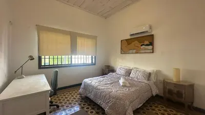 a bedroom with a bed and a window at Apartamento de la A samblea in Cartagena de Indias