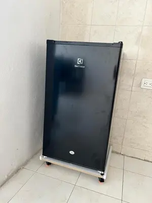 a black door with the letter l on it at Apartamento hostal oasis 2 in Puerto Colombia