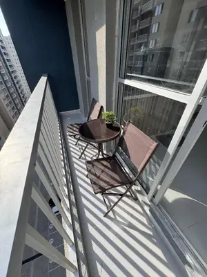 a balcony with a table and a chair on it at Apartmento en Ciudad Mallorquín in Puerto Colombia