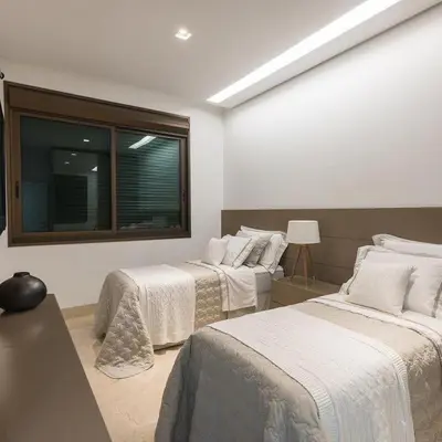 a bedroom with two beds and a window at Hotel El Confort in San Juan Nepomuceno