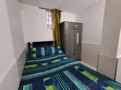 a small bedroom with a bed and a window at Le Petit Apartamento Con Encanto En Cartagena in Cartagena de Indias