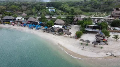 an aerial view of a beach with umbrellas at Cabaña Mary Mar en Isla in Cartagena in Isla de Tierra Bomba