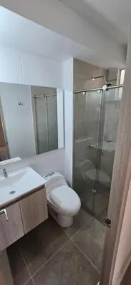 a bathroom with a toilet and a glass shower at SERENA REST Conjunto Capriella Cartagena in Manzanillo del Mar
