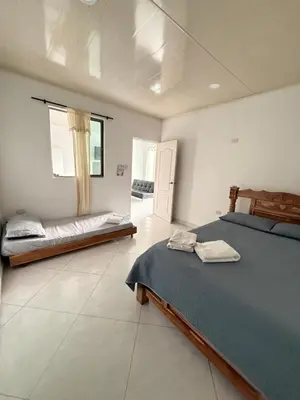 a bedroom with two beds and a window at Apartments Tolú 3 habitaciones in Tolú