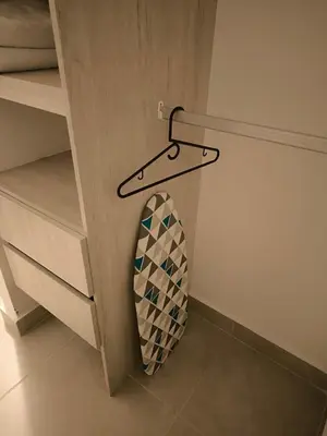 a surfboard hanging on a rack in a room at Tu refugio perfecto in Manzanillo del Mar