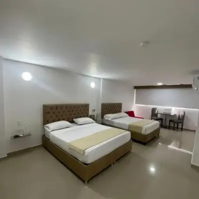 HS-C Habitación Cuádruple con aire acondicionado y piscina