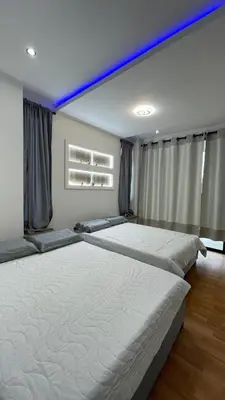 two large beds in a bedroom with a blue ceiling at Habitacion con piscina-jacuzzi-lavadora disponible in Juan de Acosta