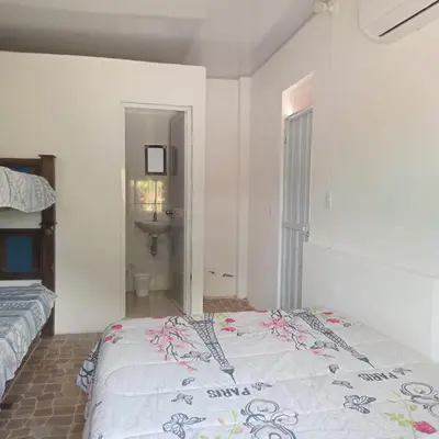 a bedroom with a bed and a sink in it at Dulce Barú in Ararca