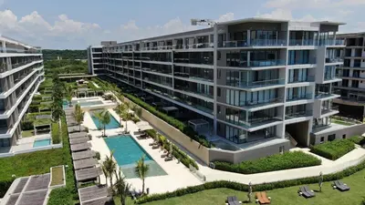 an aerial view of a building with a swimming pool at Exclusivo apartamento con Piscina Privada in Cartagena de Indias