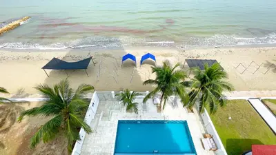 an aerial view of a beach with a swimming pool at Magico Apartamento Frente al Mar 3 Habitaciones TV52 in Coveñas