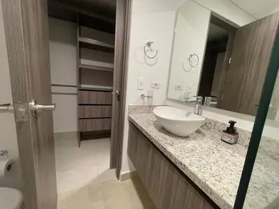 a bathroom with a sink and a mirror at Moderno Apartamento en Cartagena in Cartagena de Indias