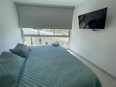 a bedroom with a bed and a flat screen tv at Moderno Apartamento en Cartagena in Cartagena de Indias
