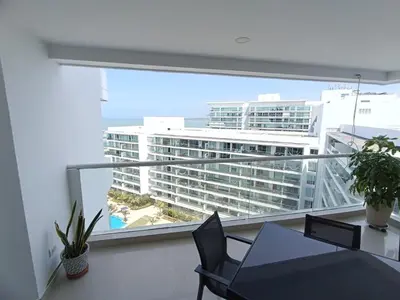a balcony with a table and a view of a building at Apartamento en Los Morros - Cartagena de Indias in Cartagena de Indias