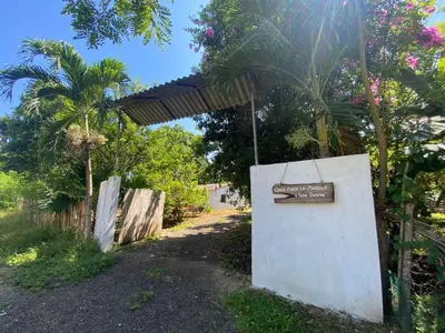 a sign on a wall next to a road at Casa Finca la Parcela in San Onofre