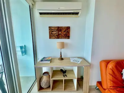 a small table with a lamp on it in a room at Apartamento 1 dormitorio Morros. Vista Mar y Salida Playa in Cartagena de Indias