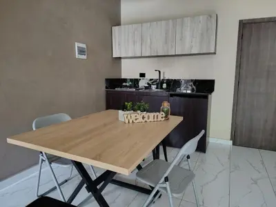 a kitchen with a wooden table and chairs in a room at Laureles del parque loft in Barranquilla