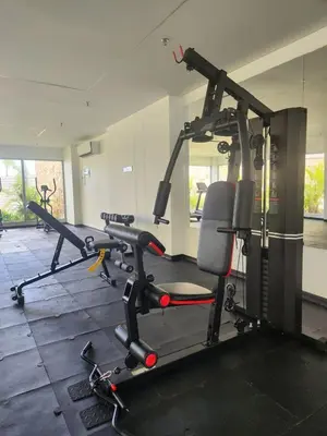 a room with a gym with a treadmill at Con jacuzzi privado, laguna y Paddle board in Cartagena de Indias