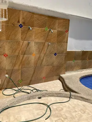 a room with a tile wall with a swimming pool at Turipaná 209 in Cartagena de Indias