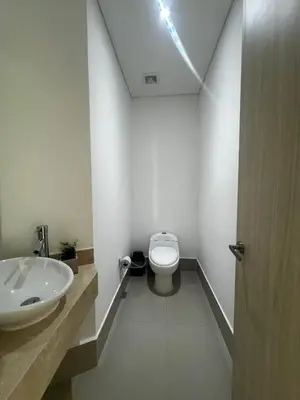 a bathroom with a toilet and a sink at Apartamento Palmar in Cartagena de Indias
