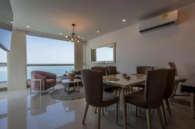 a dining room with a table and chairs at Laurhomes Laguito Floor 33, 3HBT in Cartagena de Indias