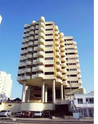 a large apartment building with cars parked in front of it at apto al frente del mar p11 in Cartagena de Indias