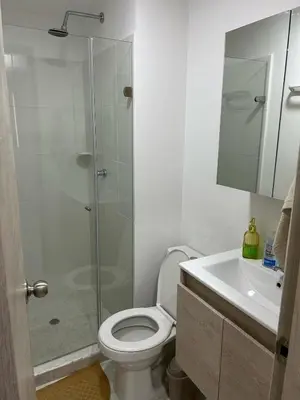 a bathroom with a shower and a toilet and a sink at Apartamento en Cartagena in Cartagena de Indias