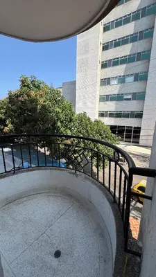 a circular staircase with a railing and a building at Apartamento central en Barranquilla in Barranquilla