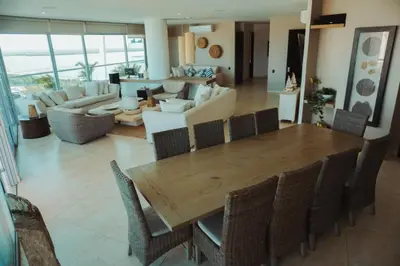 a dining table and chairs in a living room at SeaWay Apartamento 5 Habitaciones para 12 Personas in Cartagena de Indias