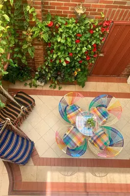 a group of colorful plates sitting on a floor at Acogedora casa en Cartagena Colombia cerca a zonas turísticas in Cartagena de Indias