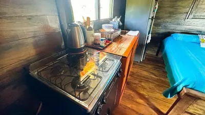 a stove top oven in a room with a bed at La casa en el Aire in San Antero