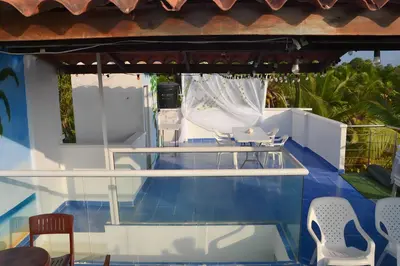 a swimming pool with a table and chairs on a boat at Cabaña AveMaria in Coveñas