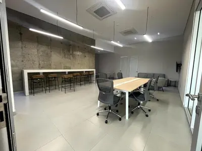 a conference room with a wooden table and chairs at sui lofts 1609 in Santa Marta