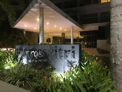 a sign in front of a building at Morros Vitri Disfruta de acceso directo a la playa in Cartagena de Indias