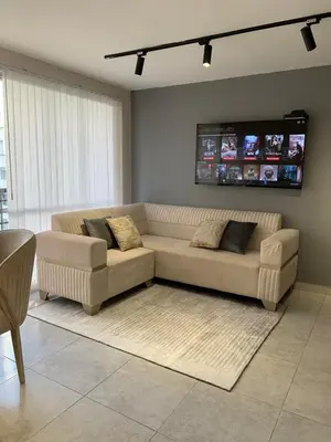 a living room with a couch and a tv at Apartamento acogedor in Barranquilla