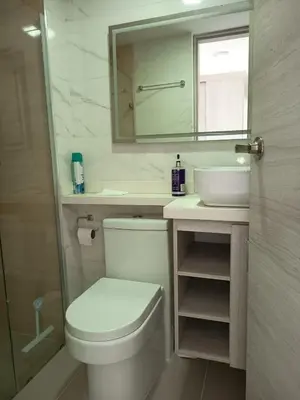a bathroom with a toilet and a sink and a mirror at B lounge experience ctg bolívar in Cartagena de Indias