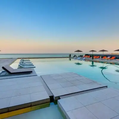 Luxurious and modern oceanfront apartment with views of the historic city 2B and 2BR
