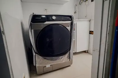 a microwave oven sitting in a corner of a room at Beachfront Condo in Cartagena in Cartagena de Indias