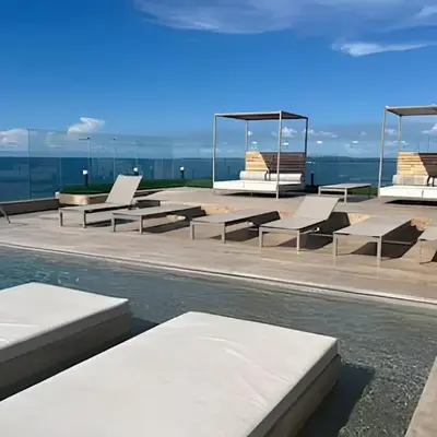 Brand New Apt Pool & City Views