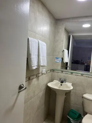 a bathroom with a sink and a toilet and a mirror at Apto a pasos de la playa, ubicación perfecta in Cartagena de Indias