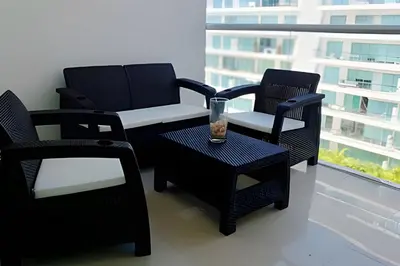 a balcony with two chairs and a table and a window at Precioso apto cama King y con salida a playa in Cartagena de Indias