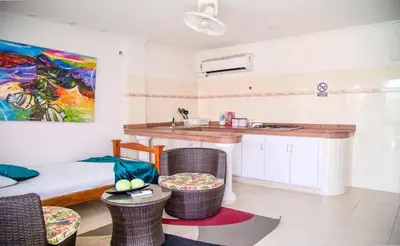 a living room with a bed and a kitchen at Casa lujosa cerca al mar en cartagena in Cartagena de Indias