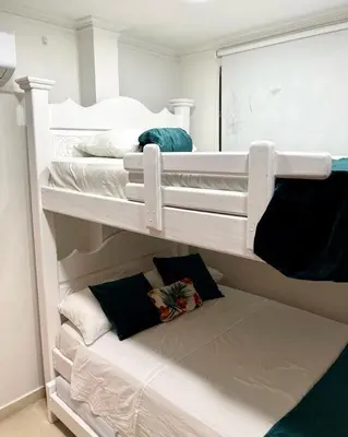 two white bunk beds in a room at Casa lujosa cerca al mar en cartagena in Cartagena de Indias