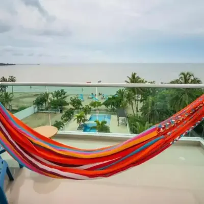 Apto De 3 Hab con Vista y Salida directa Al Mar