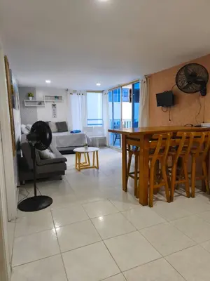 a kitchen and living room with a table and chairs at Apartamento con vista al Laguito, Nuevo Conquistador in Cartagena de Indias