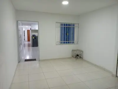 an empty room with a white wall and a window at Casa 19 in Ciénaga