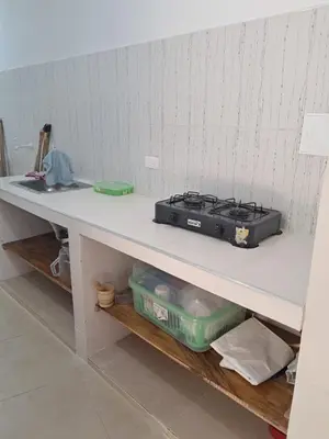 a kitchen counter with a stove on top of it at Hospedaje Mango y Mar Habitaciones in Coveñas