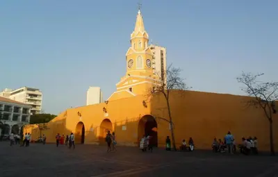 a large building with a clock tower on top of it at Hermoso apartamento caribeño Bocagrande Cartagena 100 metros in Cartagena de Indias